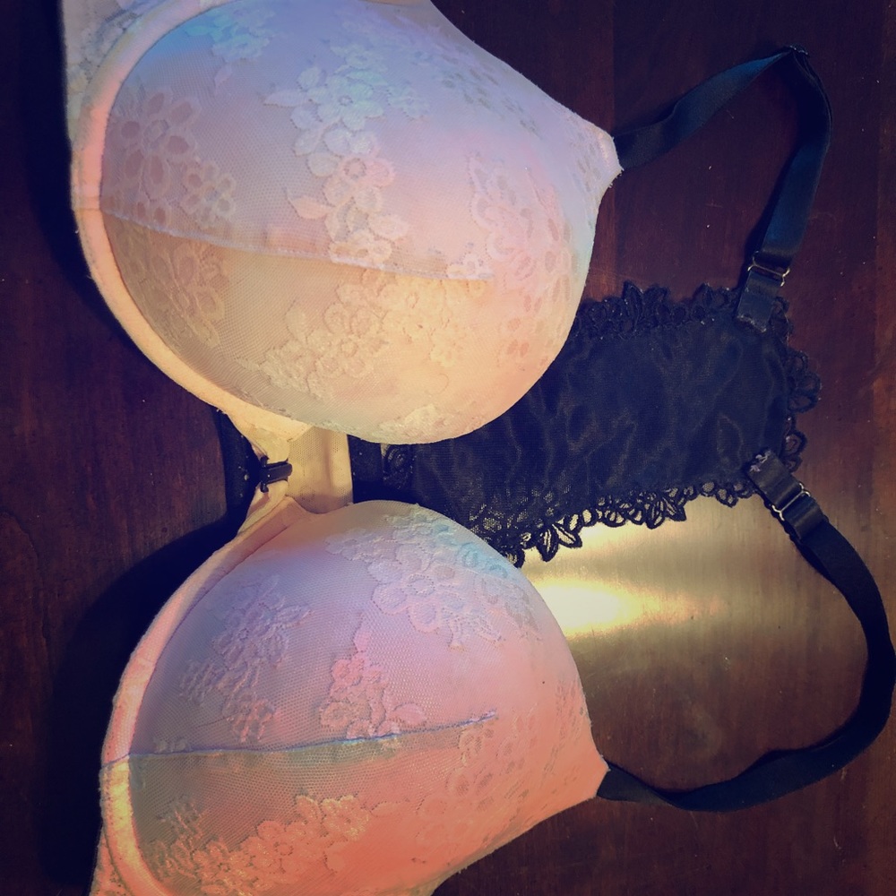 2 Victoria’s Secret padded bras size 36DD.